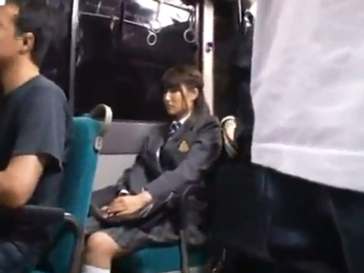バスの中で日常的に行われているJK痴漢→レイプの手口をご覧ください