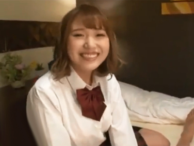 笑顔の可愛い美少女JKが微笑みながらチンポ奉仕→締め付ける名器マンコに負けてザーメン発射