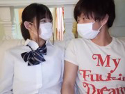 彼氏に見守られながら他人棒に喘ぐ可愛い彼女