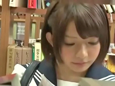 制服姿の可愛い娘が図書館で男に迫られ声を抑えて感じまくる