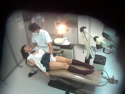 美少女JKを狙った歯科医師が…レイプ施術した一部始終を盗撮ｗ