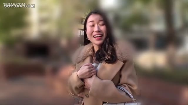 ロングヘアの美尻AV女優がプライベートで豹変！自宅リビングで連続絶頂騎乗位SEX！