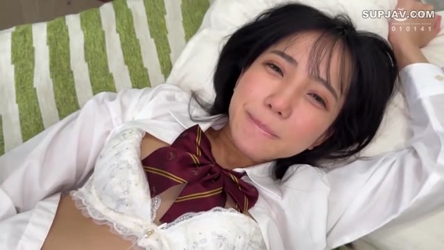 フェラチオ中毒の美脚美少女JKが制服姿でSEXしまくる！