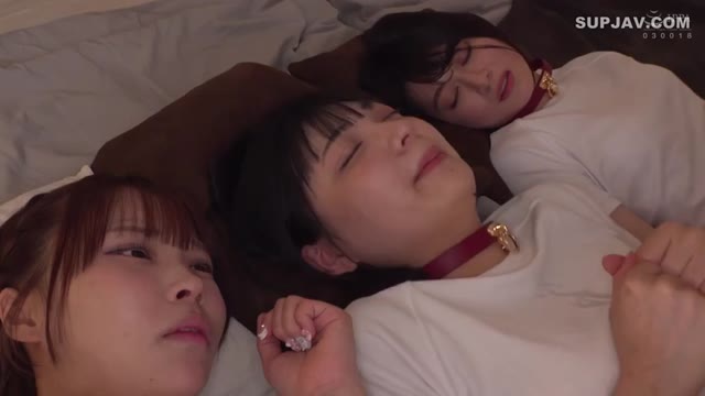 制服姿の女子が部屋で激しいフェラチオ！スレンダーな身体が淫らに変貌してSEXに没頭する